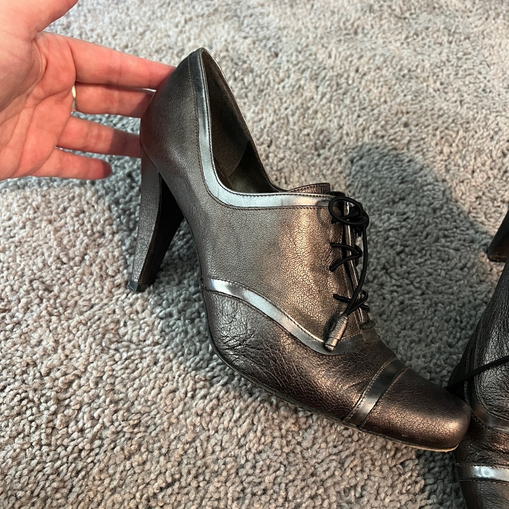 Vintage heeled booties!